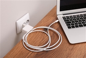 Có nên cắm sạc laptop liên tục 24/7?