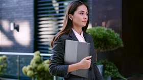 Lenovo sắp tung laptop màn hình cuộn ra thị trường