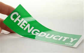In decal PVC – Giải pháp tem nhãn bền chắc cho môi trường sử dụng khắc nghiệt